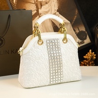 Sac à main carré élégant à motif crocodile pour femmes d'âge mûr, fermeture éclair, toile et cuir verni, orné de dentelle et de diamants