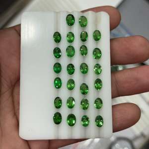 Excellente coupe propre à l'intérieur des pierres de Tsavorite vertes naturelles pierres précieuses de Tsavorite taillées ovales calibrées en gros 7x5mm - Product Image 3