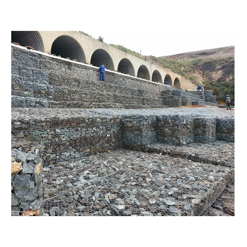 Grillage galvanisé antirouille de matelas de maille de gabion de produit de berge de rivière d'hexagone rempli de roche