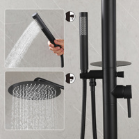 Système de douche extérieur moderne en acier inoxydable noir mat avec eau chaude et froide et étagère pour piscine et jardin