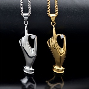 Vente en gros de bijoux délicats pour femmes, pendentifs en acier inoxydable doré avec zircon, accessoires pour les mains - Product Image 2