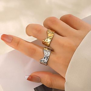 Bague irrégulière populaire plaquée or, motif géométrique, style gothique, tendance, bijoux de luxe pour femme - Product Image 1