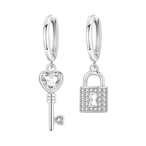 Pendientes/argollas con cierre de llave de latón blanco, que no se decoloran, en stock, diseño original, estilo único, de alta gama, regalo versátil para mujer. - Product Image 1