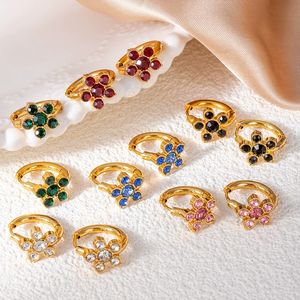 Boucles d'oreilles en acier inoxydable plaqué or avec fleur en zirconium - Product Image 1