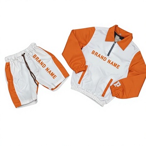 Ensemble de survêtement sportif personnalisé pour enfants, orange et blanc, avec veste demi-zip et short, séchage rapide, coupe classique, idéal pour le printemps - Product Image 1
