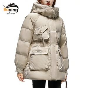 Veste d'hiver matelassée décontractée mi-longue à capuche pour femme Boying, cintrée à la taille, unie, coupe-vent, tendance, chaude, vêtements d'extérieur ODM / OEM - Product Image 1