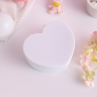 Boîte de rangement cosmétique en plastique rose double étage en forme de cœur pour fille avec miroir de maquillage intégré et présentoir à colliers