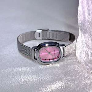 Reloj de color con esfera Ovalada para mujer BrightTones con correa de acero Juvenil y elegante - Product Image 6