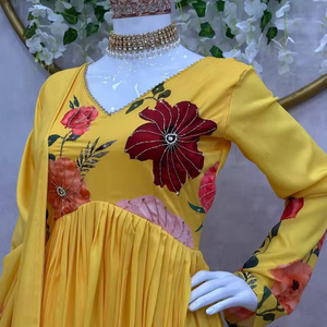 Hermoso Bandhani Kurti conjunto de color amarillo tradicional mujeres Kurtis con pantalón y dupatta 3 Pc Set a precio al por mayor - Product Image 1