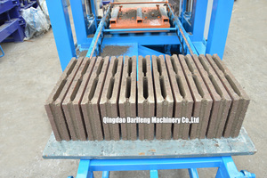 Machine à fabriquer des briques semi-automatique QT4-26, machine à fabriquer des blocs de briques, machine à fabriquer des blocs de béton, utilisée avec succès au Ghana, au Kenya et en Afrique - Product Image 6