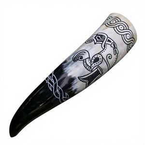 Chope à bière traditionnelle viking en corne de bœuf naturelle, écologique, faite à la main, pour réenactement, cadeau - Product Image 1