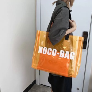 Bolsas de compras de PVC esmerilado de alta calidad Aspecto elegante Adecuado para tiendas de moda Tiendas de regalos y ocasiones formales - Product Image 2