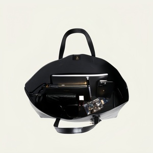 Sac fourre-tout de luxe personnalisé en cuir véritable pour femmes avec broderie, fermeture à bouton durable, imperméable, grande capacité, deux poignées - Product Image 3