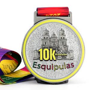 Médaille de course sur route de 10 km de la 6e édition des <span class=keywords><strong>Esquipulas</strong></span>, Guatemala, avec éléments du drapeau national, de la cathédrale noire de Christ et de la culture sportive locale - Product Image 1