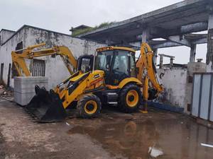 Mini-chargeuse d'occasion JCB 3CX 4CX, poids de 7370 kilogrammes et peu d'heures de fonctionnement - Product Image 5