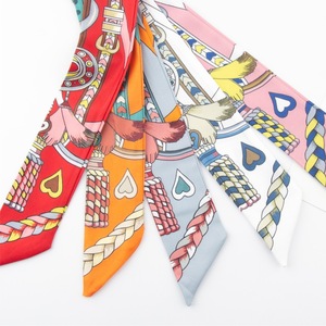 春の新作、人気急上昇中のムスリム向け幾何学模様スクエアチェーンフェザーツイルシルク装飾リボンラップバッグロングスカーフ（女性用） - Product Image 3