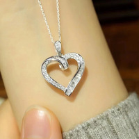 Exquis en forme de coeur plein imité diamant colliers creux pour bijoux de mode argent plaqué pendentif colliers femmes