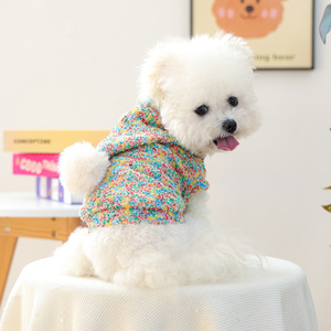 Vêtements pour chiens et chats écologiques, doux et confortables, vêtements pour animaux de compagnie personnalisés en polyester coupe-vent pour l'hiver avec pompon - Product Image 1
