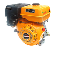 Moteur industriel OHV de 390 cm³ alimentant une machine à souder, sans besoin d'alimentation électrique, pour utilisation sur les chantiers de construction au Ghana.