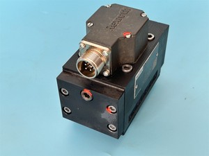 Contrôleur directionnel proportionnel hydraulique d'origine R901020256 4WS2EM10-5X/60B11ET315K8DV pour usage industriel - Product Image 2