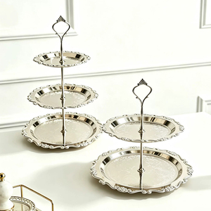 2/3-laags vintage geëmbosseerde verzilverde taartplateau van ijzer en zinklegering, Europese dessertpresentatiehouder voor bruiloften en feesten - Product Image 3