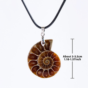 Collana con Ciondolo a Fetta di Ammonite Naturale all'Ingrosso, con Cordino in Pelle Nera e Gioielli a Spirale a Forma di Conchiglia per Uomini e Donne - Product Image 2