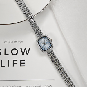 Montre-bracelet à quartz rétro avec cadran en nacre pour femme Montre carrée minimaliste pour une utilisation transfrontalière - Product Image 4