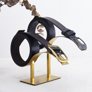 Vente en gros Comptoir présentoir à ceintures en acier inoxydable Magasin d'or Présentoir à ceintures sur pied simple - Product Image 1