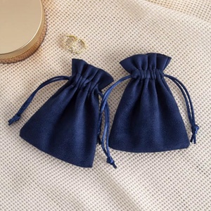 Sac à bijoux en tissu velours - Matériau recyclable - Design imprimé à l'écran - Pochette cadeau et sac gourde pour le rangement de bijoux et de montres - Product Image 6