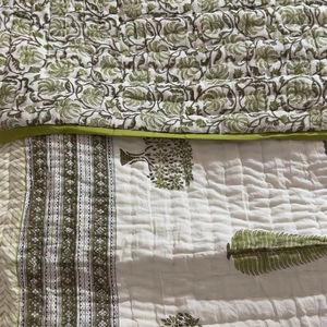 Juego de ropa de cama de gasa de algodón orgánico de última tendencia, edredón hecho a mano Reversible Razai HandBlock impreso Patchwork Warm HomeQuilt - Product Image 1