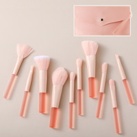 Ensemble de 10 pinceaux de maquillage rose pêche avec des poils doux et vegan pour la poudre, le correcteur, le blush et le highlighter - Qualité professionnelle