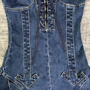 DENIMGUYS定制时尚复古牛仔吊带衫无背女式日用性感百褶牛仔连衣裙 - Product Image 4