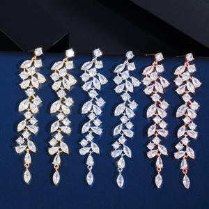 Bijoux de luxe en <span class=keywords><strong>CZ</strong></span>, zircone cubique blanche, boucles d'oreilles longues à pendentif en forme de feuille, plaquées rhodium, bijoux de mariée pour femmes - Product Image 3