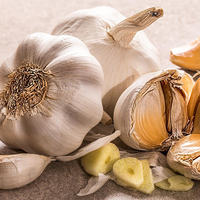 Huile essentielle d'ail naturelle à haute teneur en allicine - Qualité alimentaire et matière première cosmétique en vrac