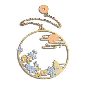 Marcapáginas Metálico Dorado con Diseño Hueco Personalizado por Sublimación, con Colgante, Diseño Único Promocional - Product Image 3