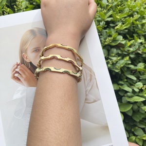 Cầu vồng rãnh <span class=keywords><strong>CZ</strong></span> Inlay Vòng đeo tay cho phụ nữ đầy màu sắc Zircon <span class=keywords><strong>Bangle</strong></span> trang sức tùy chỉnh bán buôn OEM - Product Image 3