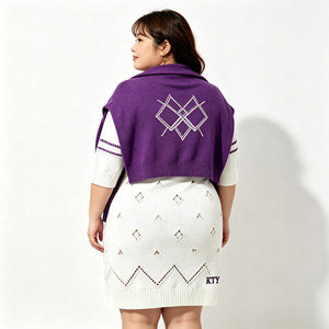 Abito in <span class=keywords><strong>Maglia</strong></span> <span class=keywords><strong>Bianco</strong></span> Casual Primaverile <span class=keywords><strong>di</strong></span> Alta Qualità OEM ODM con Design Traforato e Sciarpa Viola - Product Image 2