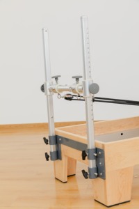 <span class=keywords><strong>Lit</strong></span> <span class=keywords><strong>de</strong></span> Pilates haut <span class=keywords><strong>de</strong></span> gamme pour studio <span class=keywords><strong>de</strong></span> fitness professionnel, structure en bois d'érable avec barre à 7 positions et appui-tête réglable - Product Image 4
