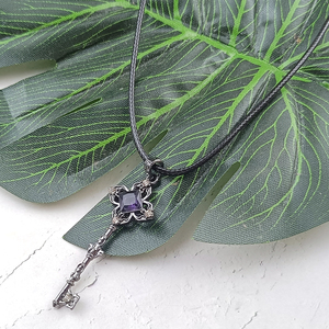 Collier de cosplay Game Rail <span class=keywords><strong>Herta</strong></span>, pendentif clé, chaîne en cuir rétro, collier ras du cou unisexe, bijoux, accessoire pour fête d'Halloween - Product Image 2