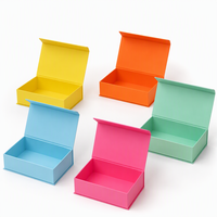 Boîte cadeau en carton rigide pliable magnétique de luxe avec logo personnalisé, coins arrondis, écologique, durable, finition vernie