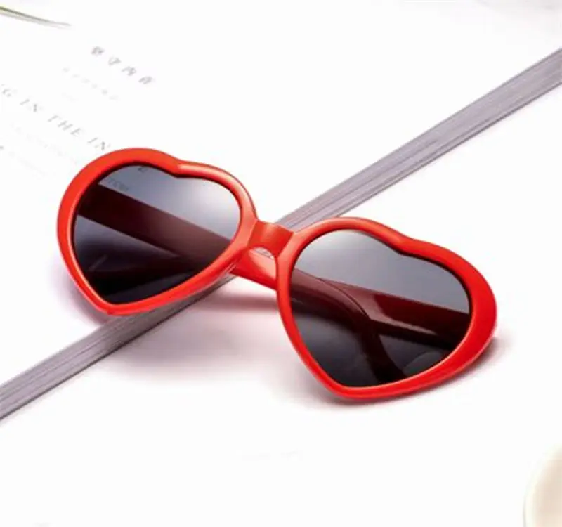 El más nuevo estilo de Venta caliente lentes especiales 3D forma de corazón gafas de sol multicolor efecto de amor gafas de difracción