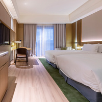 Ensemble de chambre d'hôtel en bois massif : lit double, tables de chevet, fauteuils, table basse – Mobilier contemporain pour appartements et villas