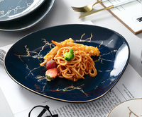 Service de table en porcelaine marbrée de luxe en stock en gros, style nordique, comprenant des bols et une assiette à dîner, bord doré, logo personnalisable