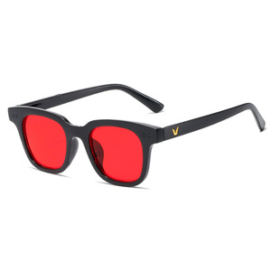 Lunettes de soleil carrées anti-UV de luxe rétro pratiques et tendance pour la protection solaire - Vente en gros à prix réduit - Product Image 6
