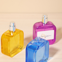 Flacon de parfum carré en verre coloré de 50 ml avec logo personnalisé, vaporisateur rechargeable pour voyage et branding