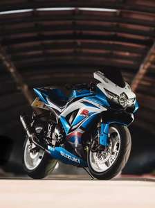 Suzuki GSX600: Motor DOHC de Cuatro Cilindros en Línea de 599 cc + 133 CV de Potencia + 6.93 kg-<span class=keywords><strong>m</strong></span> de Torque, Moto Deportiva Lista para Competir - Product Image 3