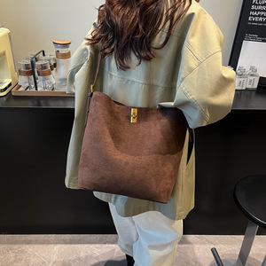 Autumn/Winter <strong>Bucket</strong> Tote <strong>Bag</strong> Retro Suede <strong>Velvet</strong> Large-Capacity Women 2025 New All-Match Zipper Closure Polyester - Product Image 3