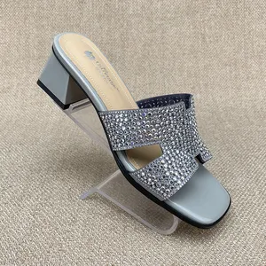 Universe P138 punta cuadrada recién llegados zapatillas de mujer con diamantes de imitación zapatillas de cuero genuino hechas a mano de fábrica para mujer