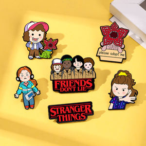 Badges en émail personnalisés en gros, design de personnages <span class=keywords><strong>Stranger</strong></span> <span class=keywords><strong>Things</strong></span>, fabrication directe d'usine, OEM ODM, stock disponible - Product Image 1