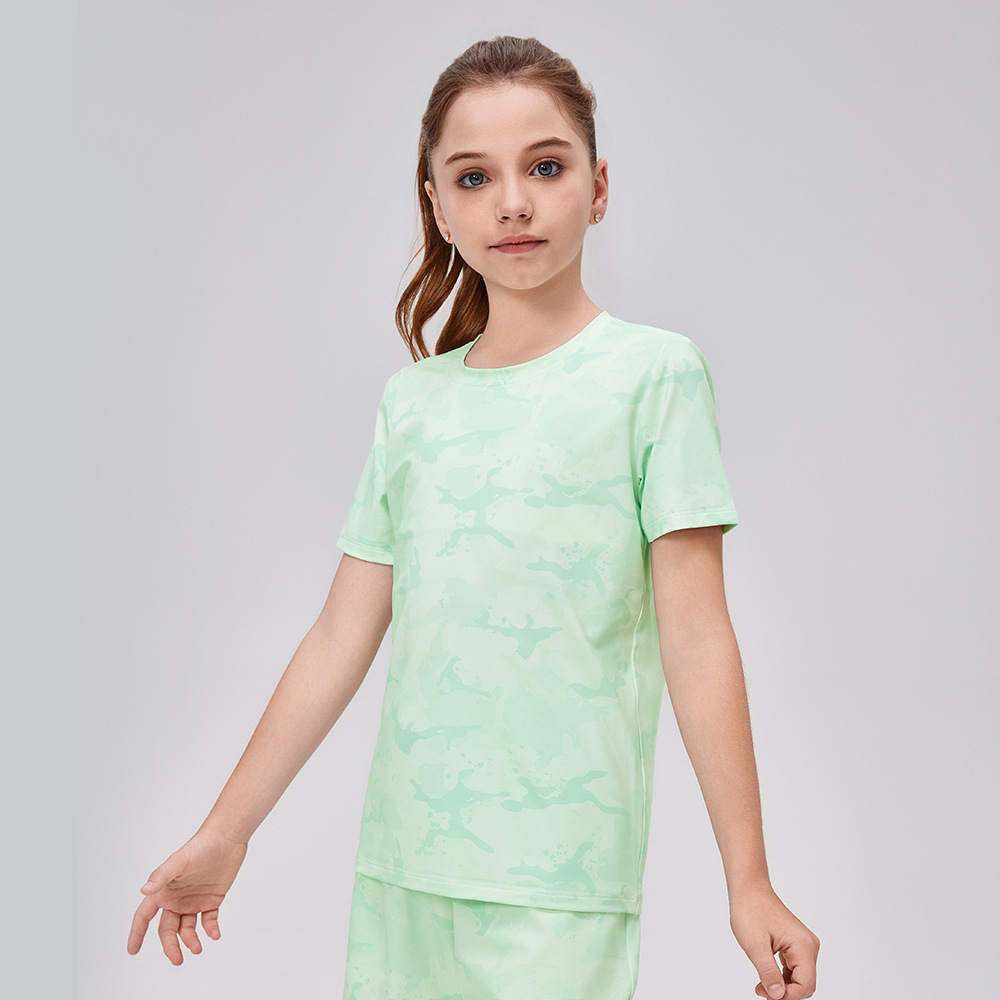 Plus-Size Activewear Set: closure, strap or waistband adjustment reference